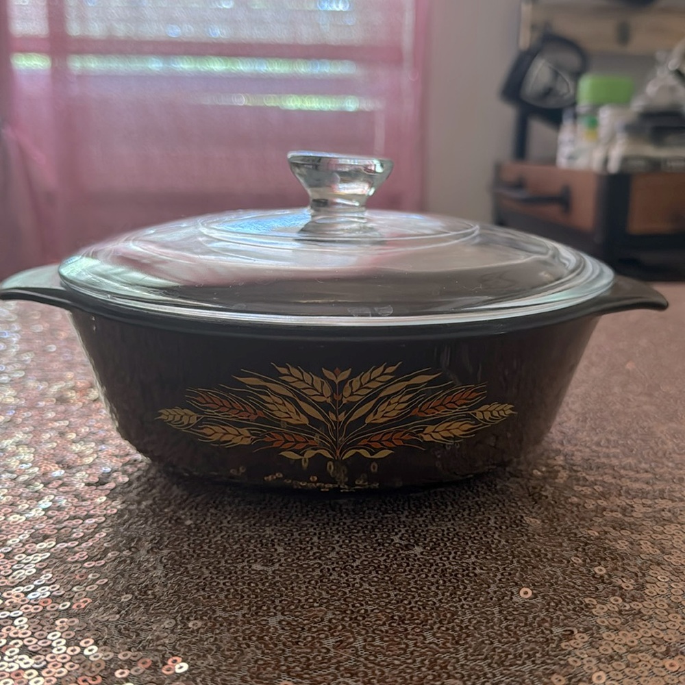 Vintage Wear-Ever Wheat w/Silverstone Glass 1.5 Quart Casserole Pan With Cover